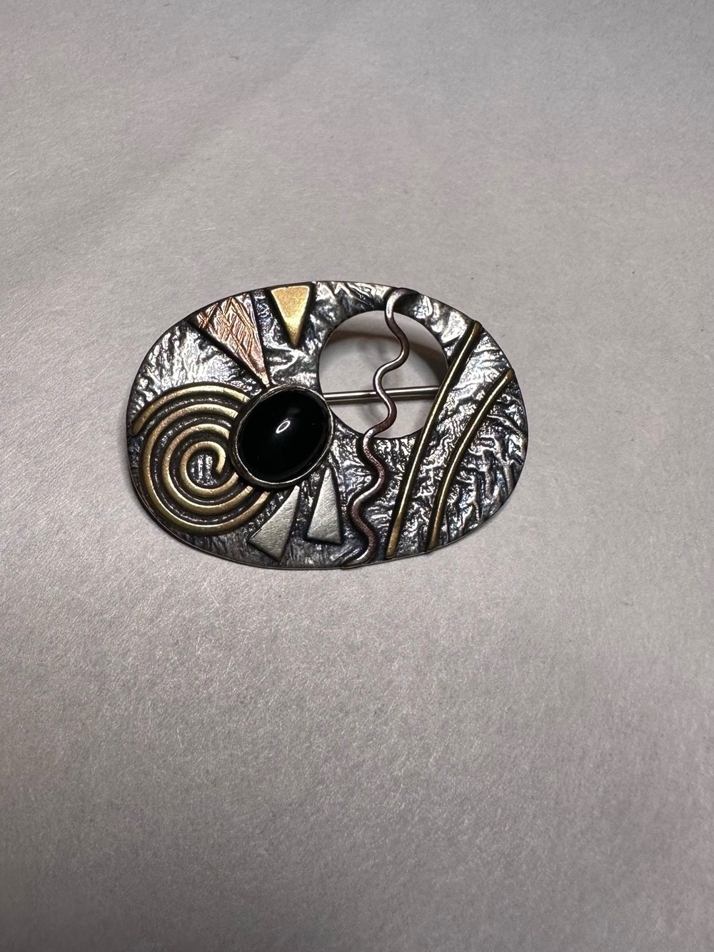 Multicolor Abstract Oval Metal Brooch with onyx